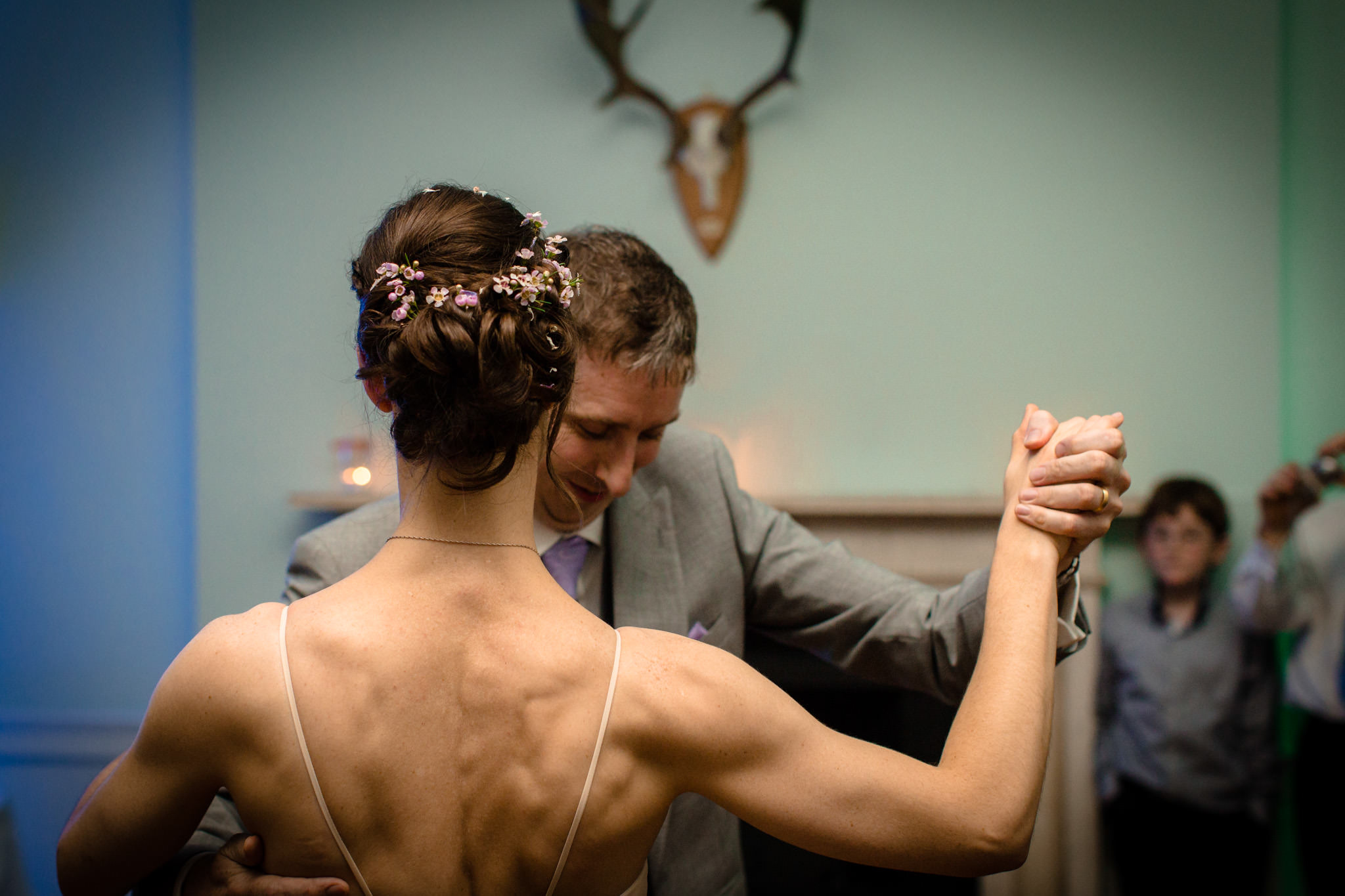 Clissold House wedding groom and bride dance
