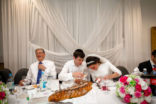 Jewish Wedding Photography hamotzi cutting the bread