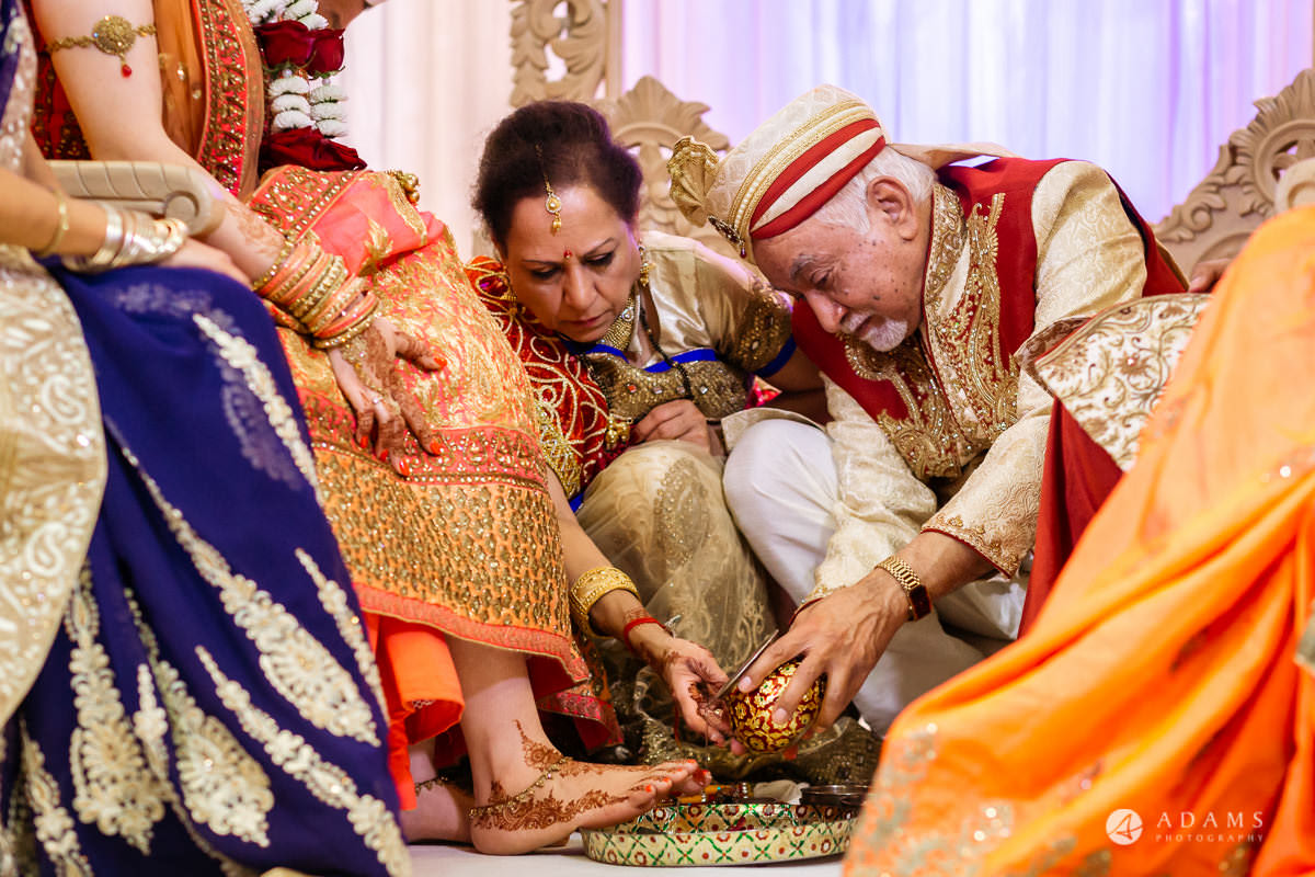 Hindu Wedding Premier Banqueting London Photos | Devina & Aakash 20