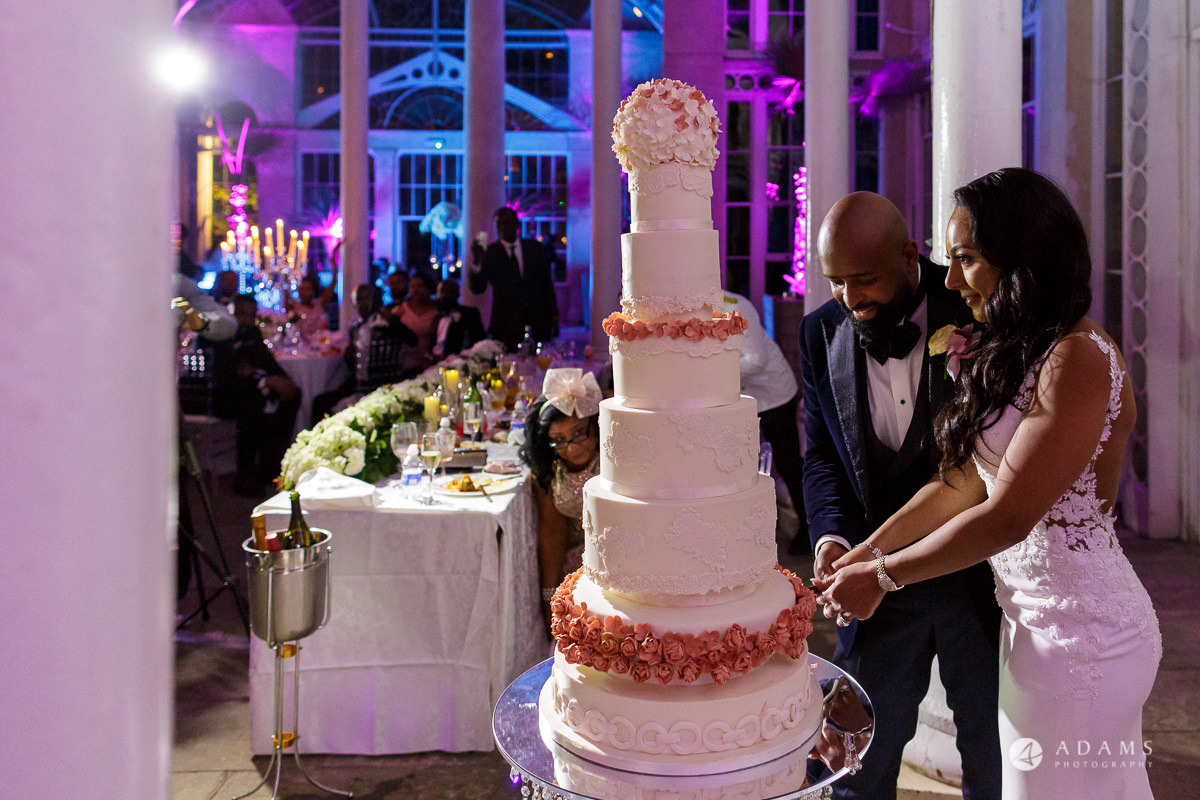 syon park house wedding cutting the cake