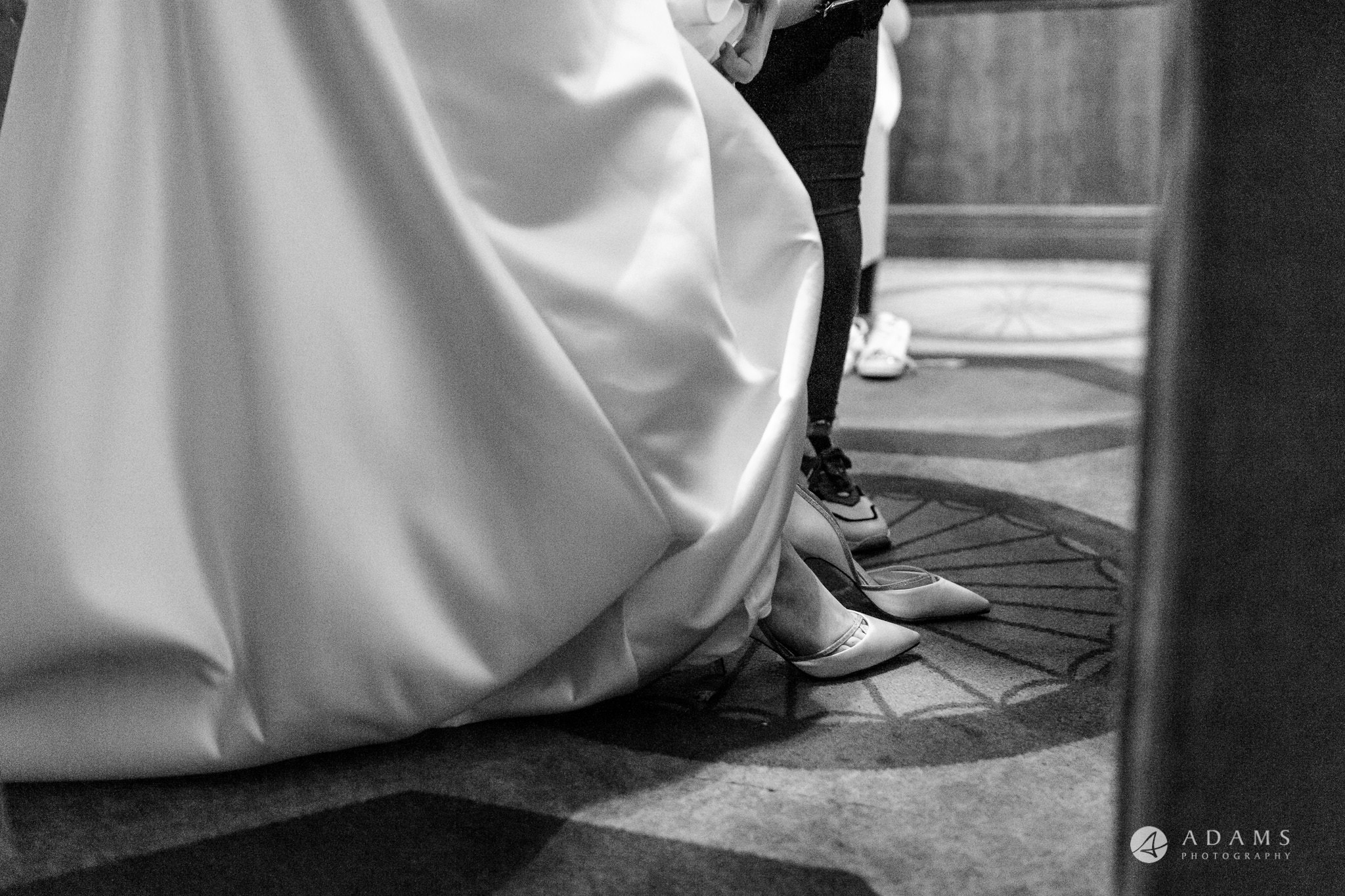 grand connaught rooms wedding bride putting on her shoes