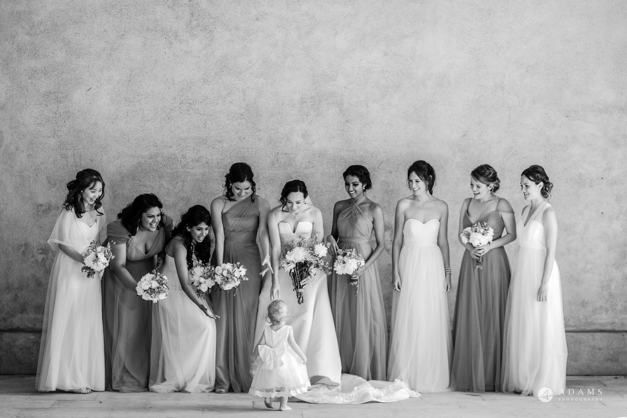 group photo of the bride and bridesmaids