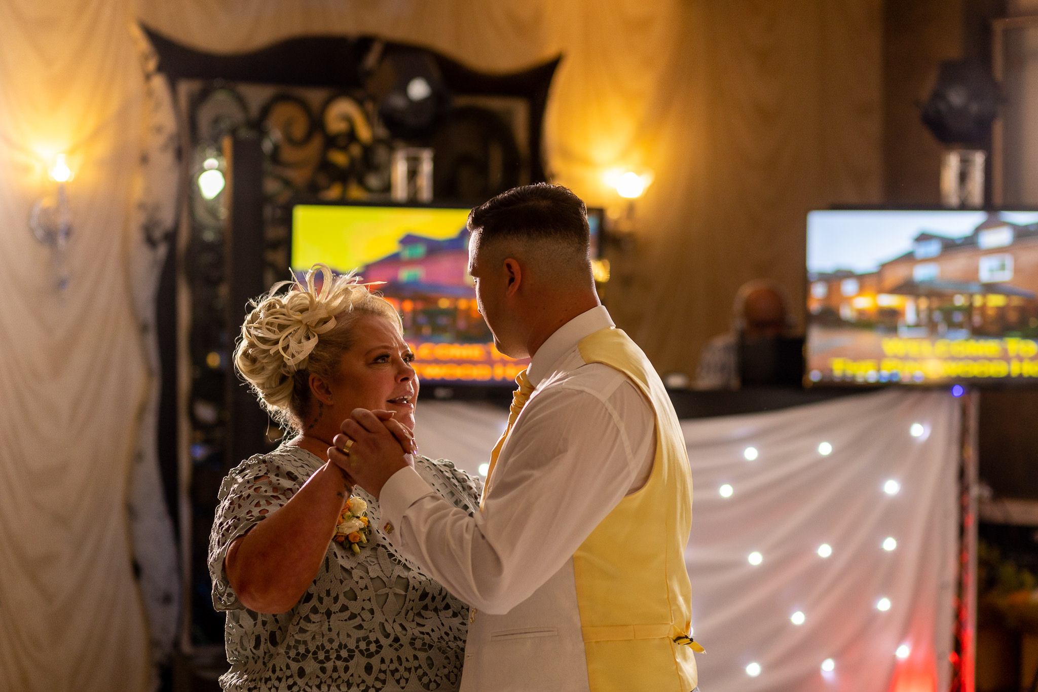 groom and his mum first dance
