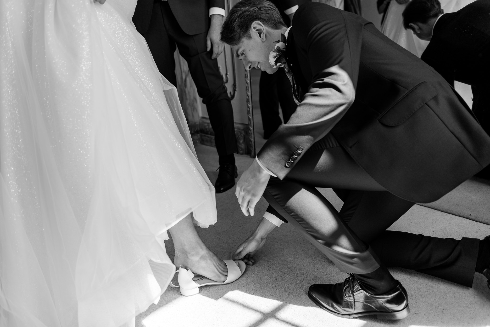 Bride is putting her shoes on