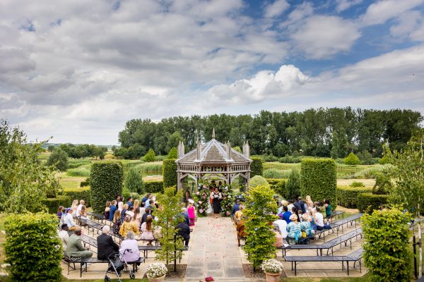 Overview of the guest and the pavilion during the wedding