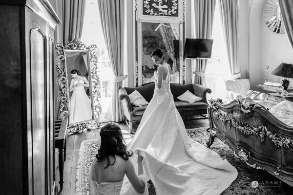 bride is getting ready in her room