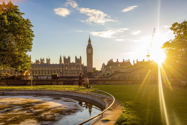 Stunning proposal on the grounds of St Thomas Hospital with Big Ben and houses of Parlament in the background