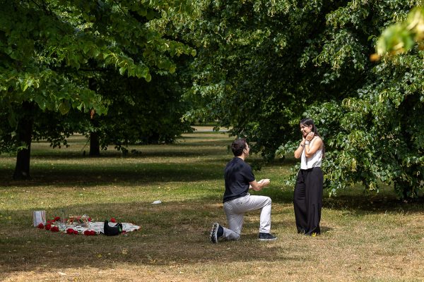 the moment of popping the questions somewhere in the Kensington gardens in London while having a picnic