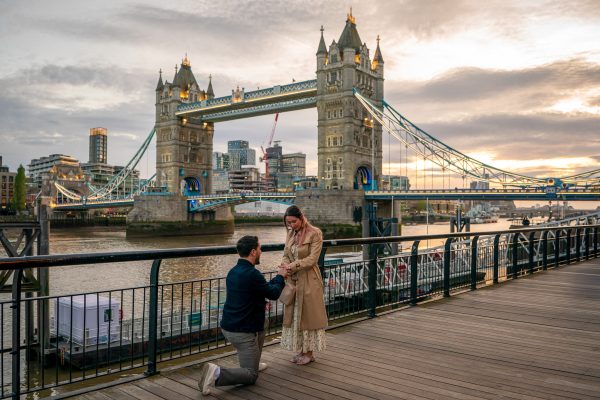 Marriage proposal at Tower Bridge The Timepiece Sundial Side by the Sunset